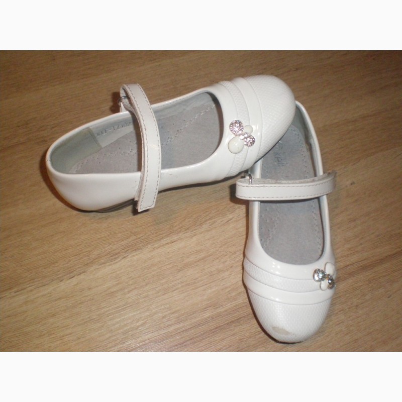 Фото 3. Продам туфли лаковые белые 27 размер, 16, 5 см