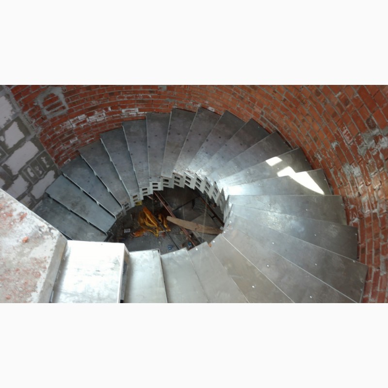 Фото 3. Полукруглые, радиусные, винтовые лестницы.Броневик Днепр