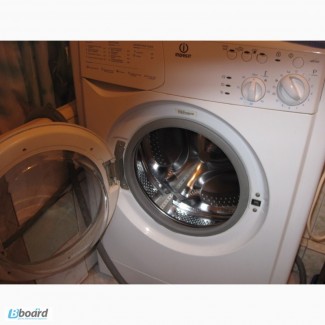 Срочно продам узкую (33см) стиральную машину Indesit