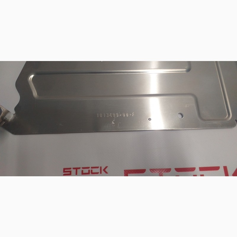 Фото 3. Крышка металлическая блока управления панорамным люком Tesla model S, model