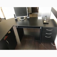 Продам мебель для офиса, большой угловой стол с тумбой