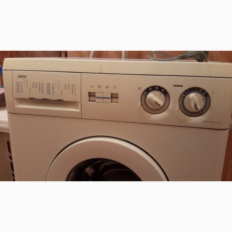 Продается б/у стиральная машина ZANUSSI FLS-824-CN