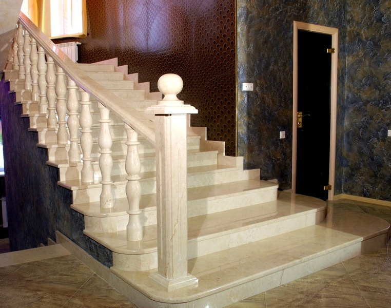 Фото 6. Лестницы из натурального камня: гранит, мрамор, травертин, оникс