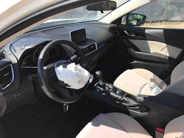 Фото 4. Mazda 3 2015 года купить иномарку дешево