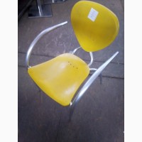 Продам стулья б/у из пластика на алюминиевой основе для кафе, бара, летней площадки