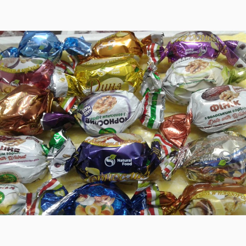 Фото 3. Шоколадные конфеты с натуральными фруктами. Сухофрукты в шоколаде