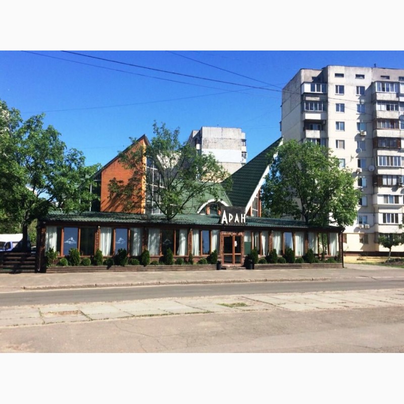 Фото 4. Ресторан на Оболони, фасад, ул. Приозёрная, Киев