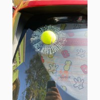 Наклейка на авто Мячик в окне наклейка розыгрыш
