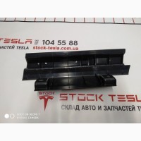 Кронштейн задний правый для ковровой дорожки RWD Tesla model S, model S RES