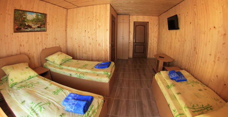 Фото 3. 15 Яблуниця чотирьох поверховий готель на 57 місць пропонує відпочинок в Карпатах