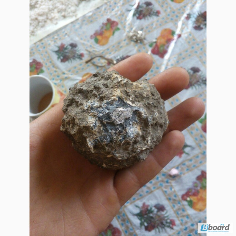 Фото 3. Метеорит металисеский не магнитный