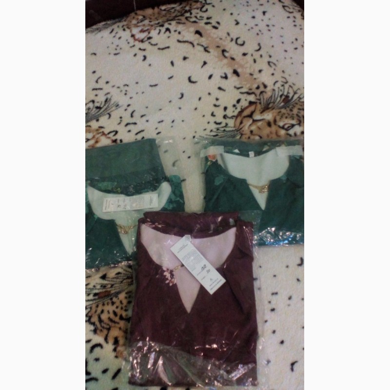 Фото 11. Платья демисезонные зеленого и пурпурного цвета с коротким рукавом/сукні