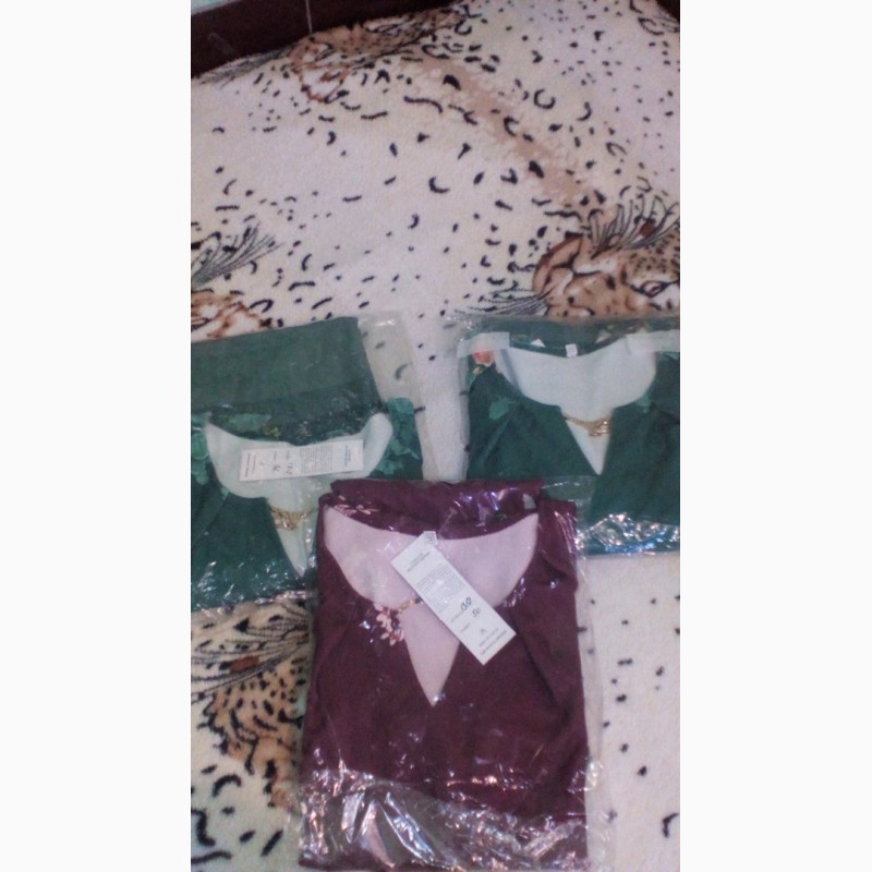 Фото 12. Платья демисезонные зеленого и пурпурного цвета с коротким рукавом/сукні