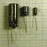 Конденсаторы электролитические вертикальные (в том числе l.esr) 1…22000 мкф 6.3…450 вольт