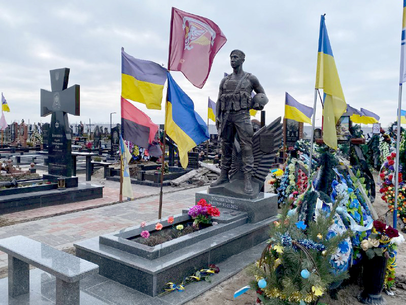 Фото 10. Военные памятники и статуи производство памятников украинским военным