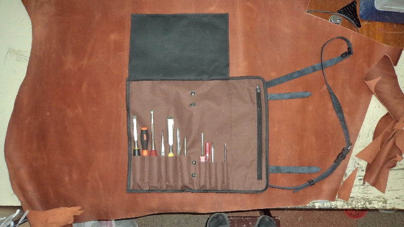 Фото 3. Чехлы и скрутки для ножей из кожи и ткани для ножей и инструментов различного назначения