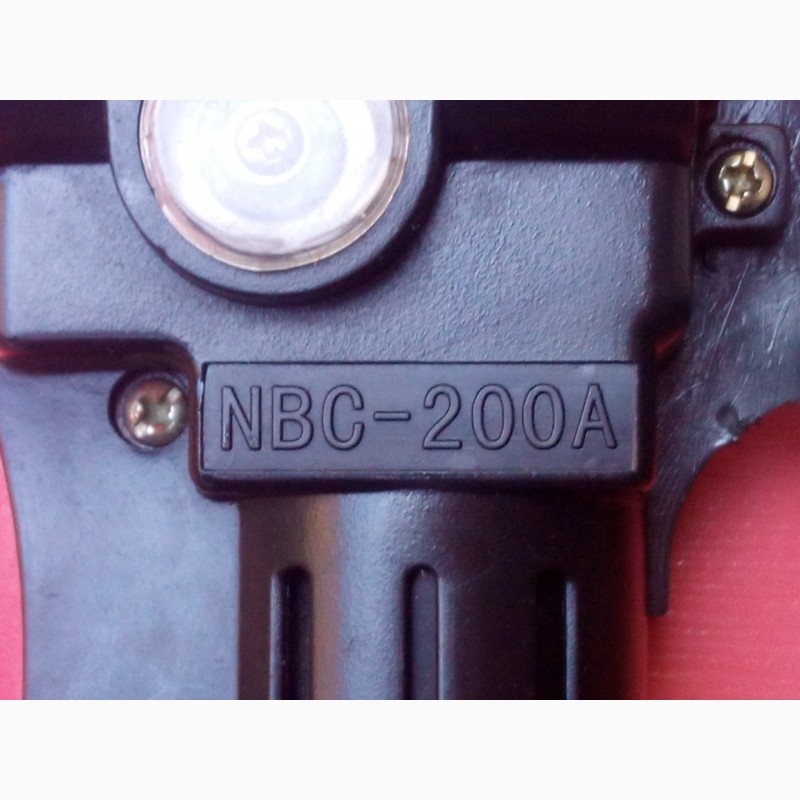 Фото 2. Сварочная горелка для п/а с встроенным подающим механизмом NBC-200A