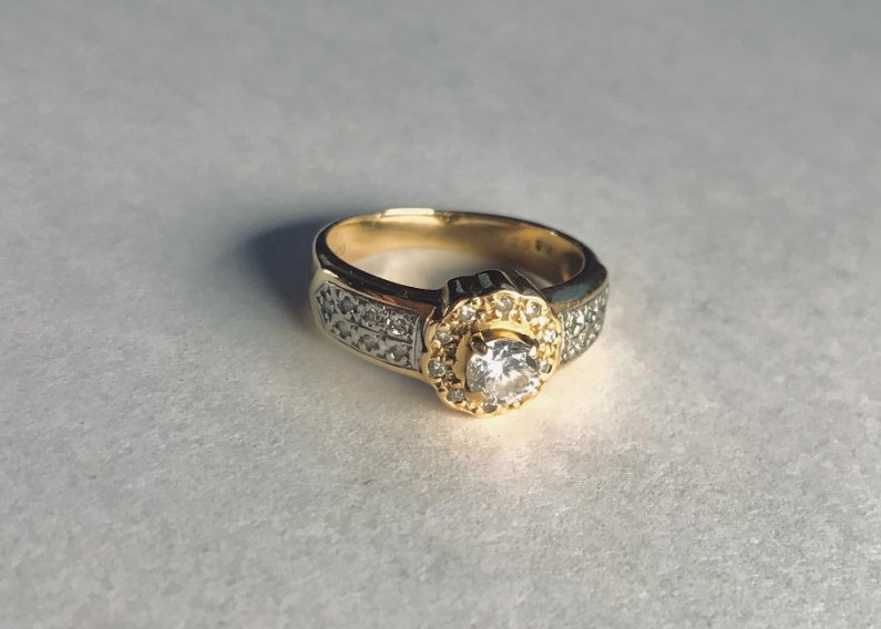 Продам Эксклюзивное бриллиантовое кольцо из Японии