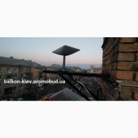 Монтаж антенни Starlink на крыше дома в Киеве