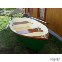 Лодка деревянная гребная новая.