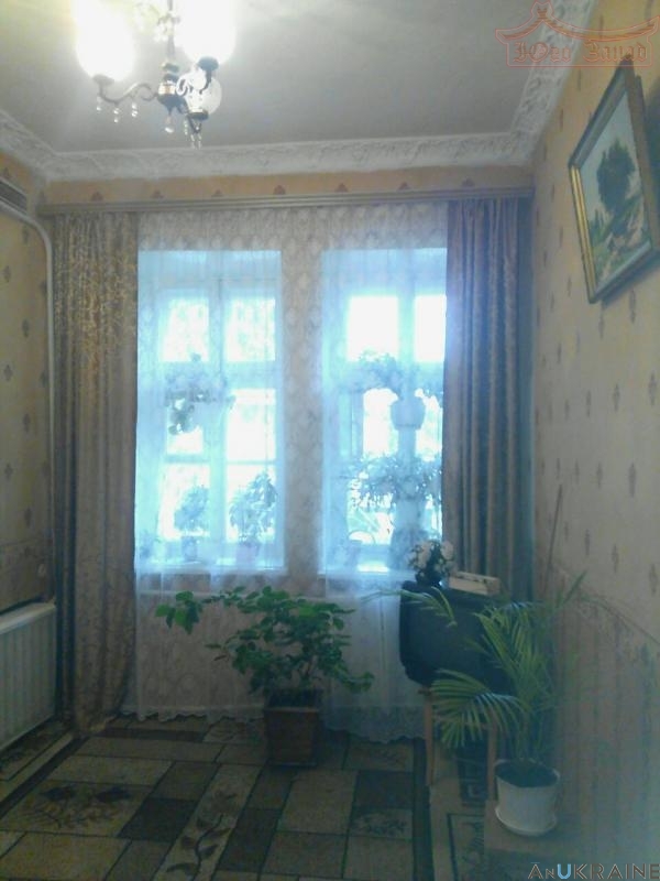 Продается трехкомнатная квартира в центре Одессы на Жуковского