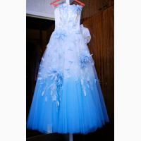 Свадебное платье бело – голубое с цветами