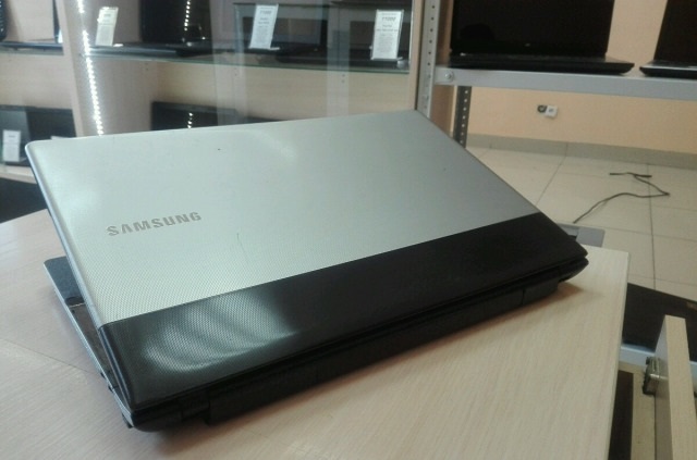 Фото 5. Игровой ноутбук Samsung NP300E7Z. (Танки, Дота идут легко !)