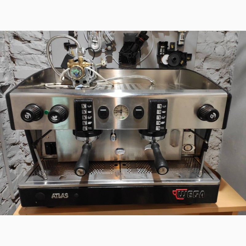 Итальянская профессиональная кофемашина Wega Atlas 2015 года
