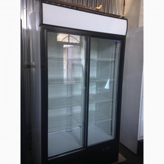 Холодильный шкаф б/у. Просторный, двухдверный витринный, высота 2.08м