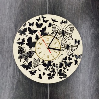 Часы настенные из березы «Полет бабочек»
