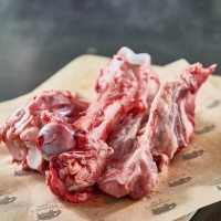 Продажа свинных и говяжих костей с мясом и без