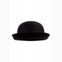 Черная шляпка-котелок