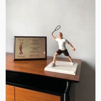 Шаржевая статуэтка теннисиста, производство шаржевых статуэток на заказ