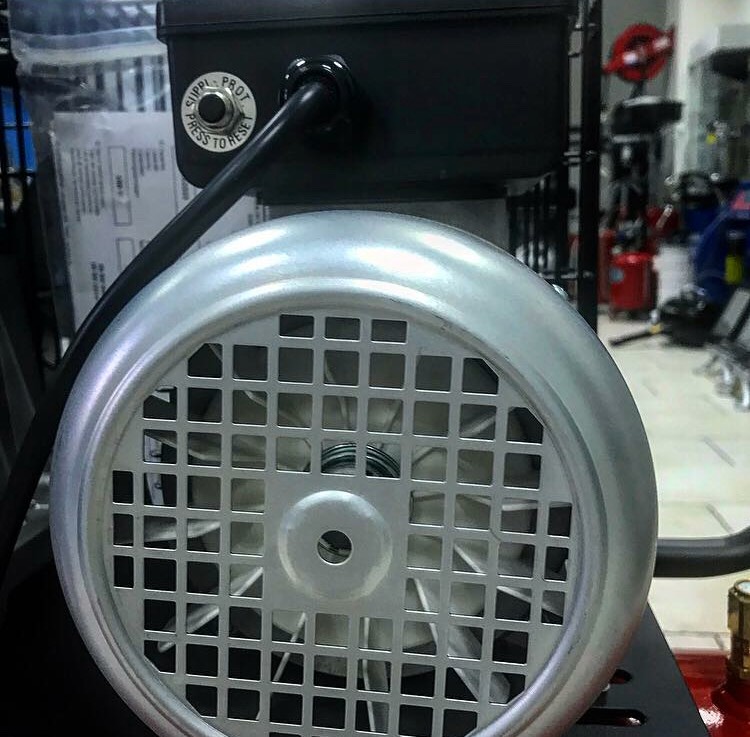 Фото 3. Продам компрессор для автосервиса Fiac 200AB515 производительностью 515 л/мин
