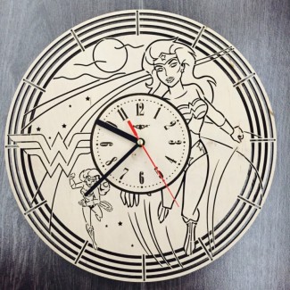 Настенные часы с дизайнерским циферблатом «Wonder Women»