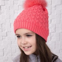 Вязанная шапка с меховым помпоном для девочек