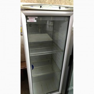 Продается холодильный шкаф для напитков со стеклом б/у Италия