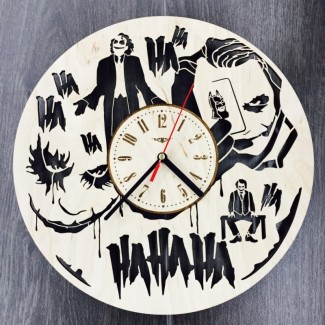 Часы настенные круглые с дизайнерским циферблатом «Джокер»