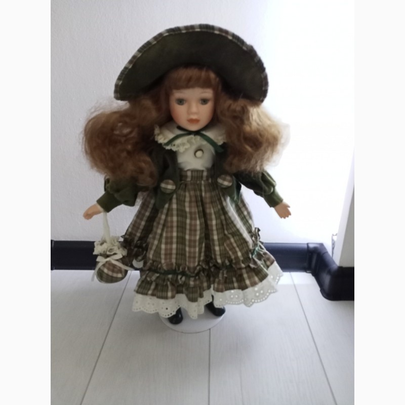 Фото 2. Продам. Коллекционную фарфоровую куклу.Англия