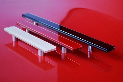 Фурнитура (стеклянные цветные ручки) для фасадов и мебели