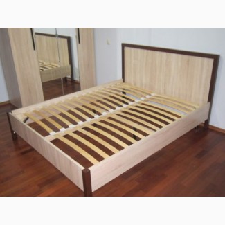 Кровать с ламелями деревянная